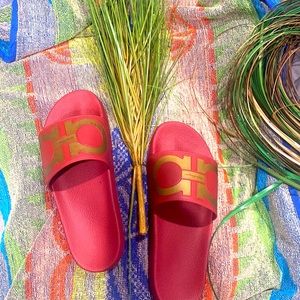 Ferragamo Slides❤️💛